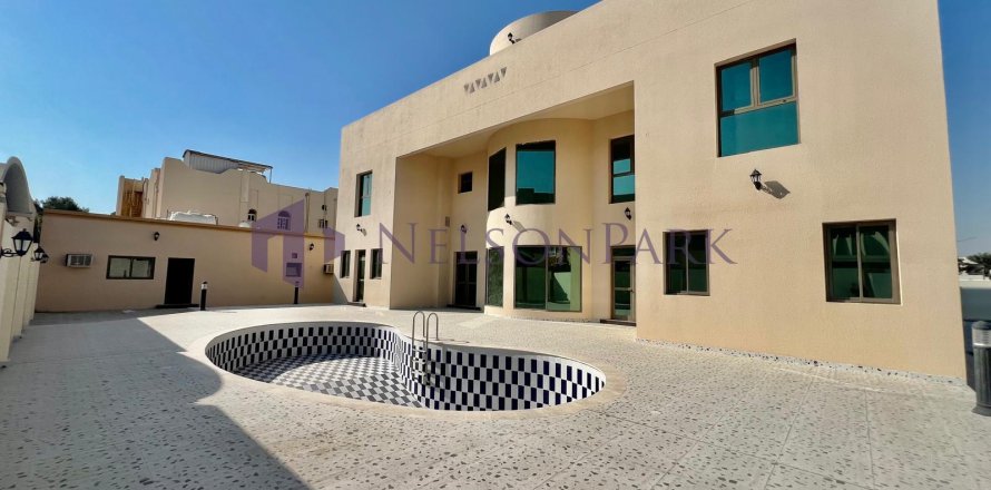 5 bedrooms Villa in Doha, Qatar No. 58386