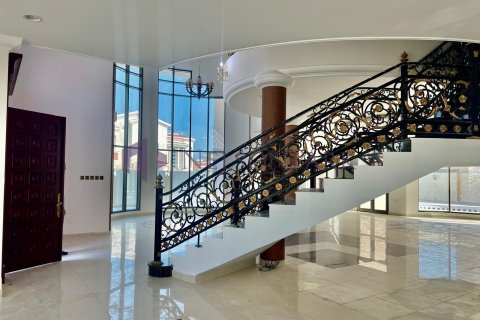5 bedrooms Villa in Doha, Qatar No. 58386 6