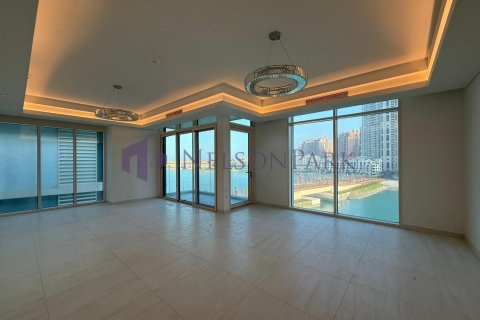 3 bedrooms Apartment in Doha, Qatar No. 58208 1