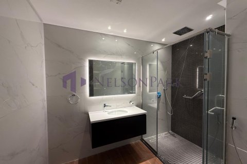 4 bedrooms Apartment in Doha, Qatar No. 58207 13