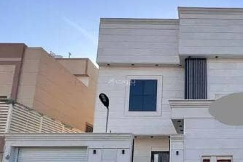 Villa de 4 dormitorios en Riyadh, Saudi Arabia No. 98779 2
