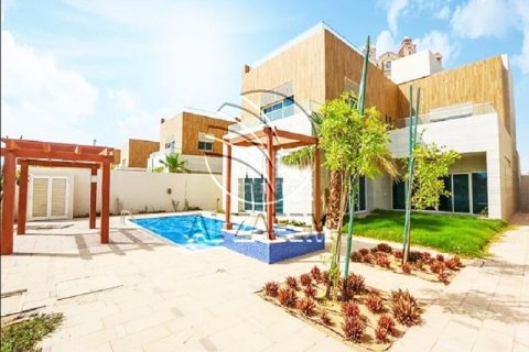 Villa de 5 dormitorios en The Marina, UAE No. 91494 2