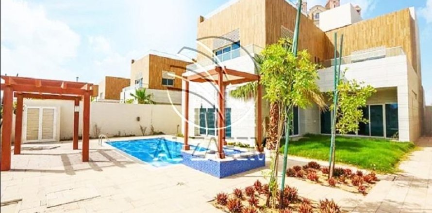 Villa de 5 dormitorios en The Marina, UAE No. 91494