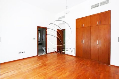 Villa de 5 dormitorios en The Marina, UAE No. 91494 9