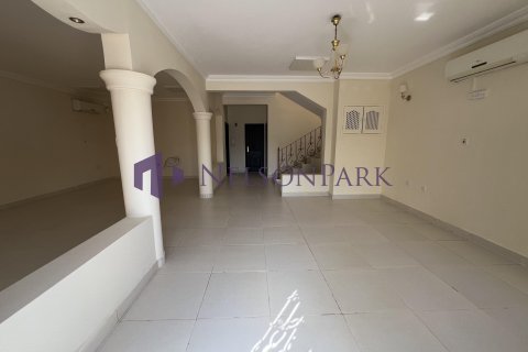 4 bedrooms Villa in Doha, Qatar No. 58171 5