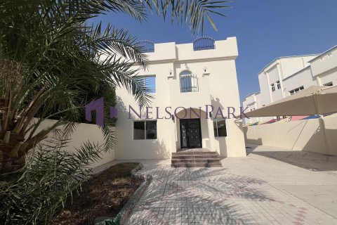 4 bedrooms Villa in Doha, Qatar No. 58171 10