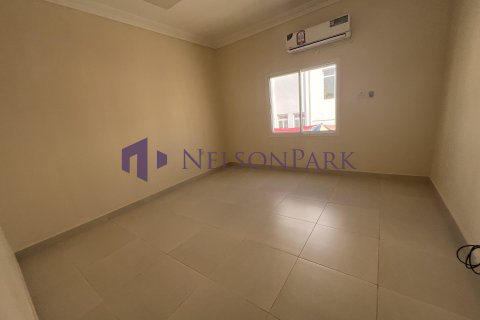 4 bedrooms Villa in Doha, Qatar No. 58171 2