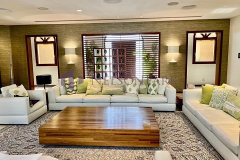 5 bedrooms Villa in Doha, Qatar No. 58170 16