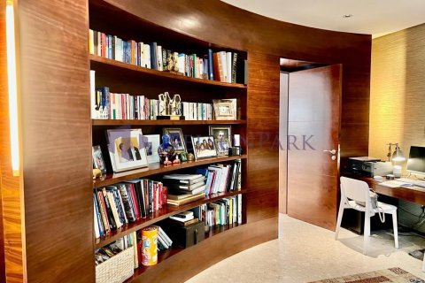 5 bedrooms Villa in Doha, Qatar No. 58170 21