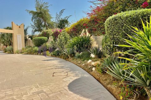 5 bedrooms Villa in Doha, Qatar No. 58170 8