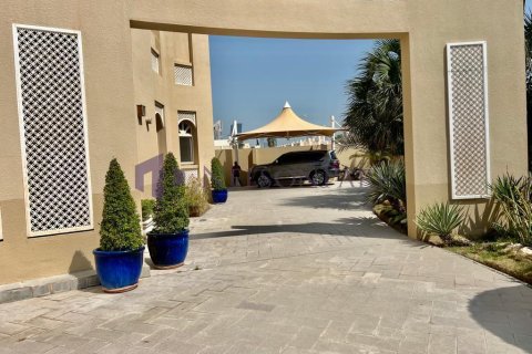 5 bedrooms Villa in Doha, Qatar No. 58170 10