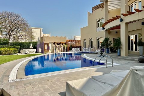 5 bedrooms Villa in Doha, Qatar No. 58170 2
