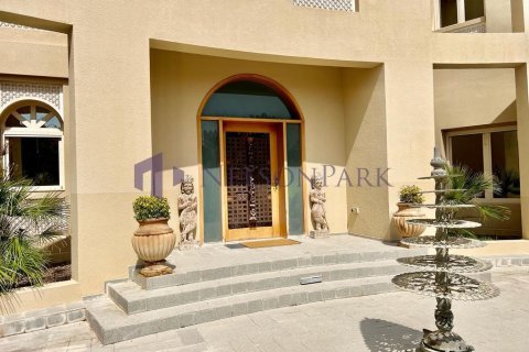 5 bedrooms Villa in Doha, Qatar No. 58170 9