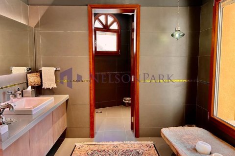 5 bedrooms Villa in Doha, Qatar No. 58170 17