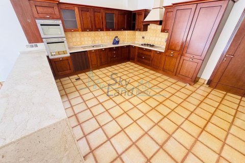 Вилла с 4 спальнями в Джумейра, ОАЭ №102967 8