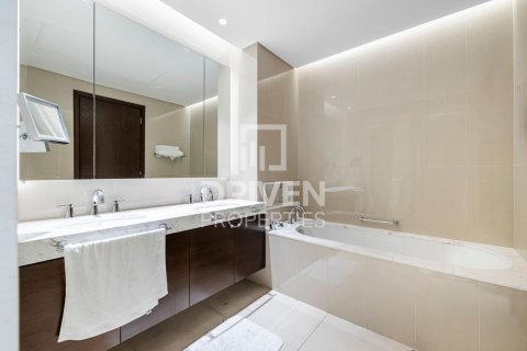 Apartment de 2 dormitorios en The Address Residence Fountain Views, UAE No. 83934 10