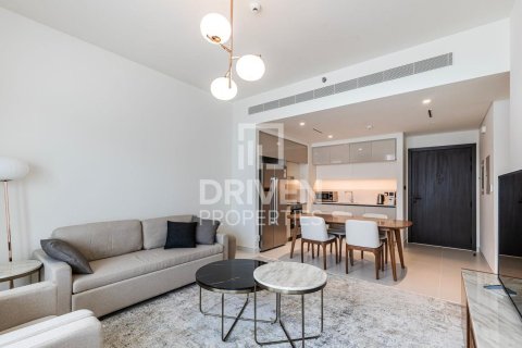 Квартира с 2 спальнями в EMAAR Beachfront, ОАЭ №84691 3