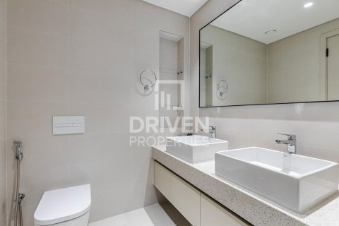 Квартира с 2 спальнями в EMAAR Beachfront, ОАЭ №84691 15