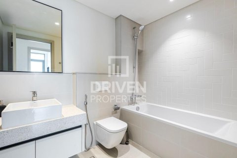 Квартира с 2 спальнями в EMAAR Beachfront, ОАЭ №84691 13
