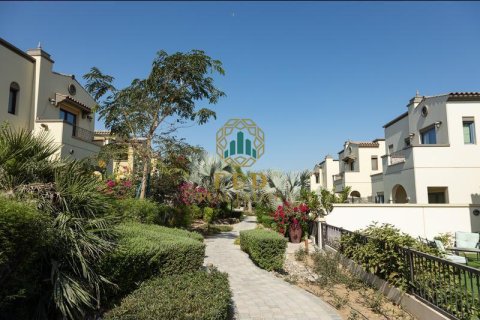 3 bedrooms Villa in Mirdif, UAE No. 6584 9