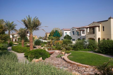 3 bedrooms Villa in Mirdif, UAE No. 6598 1