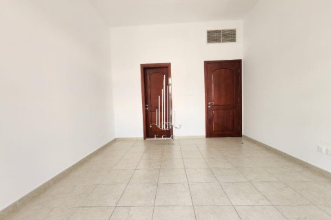 Villa de 5 dormitorios en Abu Dhabi Gate City, UAE No. 24612 17