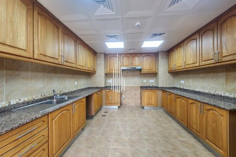 Villa de 5 dormitorios en Abu Dhabi Gate City, UAE No. 24612 20