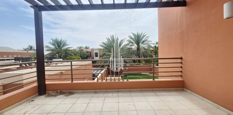 Villa de 5 dormitorios en Abu Dhabi Gate City, UAE No. 24612