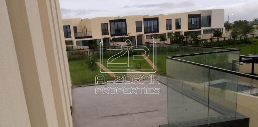 Таунхаус с 3 спальнями в Al Zorah, ОАЭ №76323