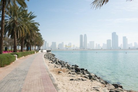 Land de 1175.9m² à Deira, UAE No. 6408 1
