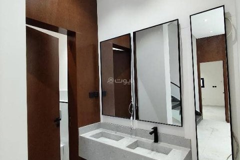 Villa de 4 chambres à Riyadh, Saudi Arabia No. 60100 11