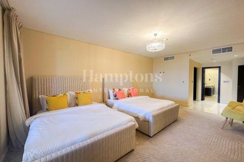 Apartment de 2 dormitorios en FIVE Palm Jumeirah, UAE No. 72720 8