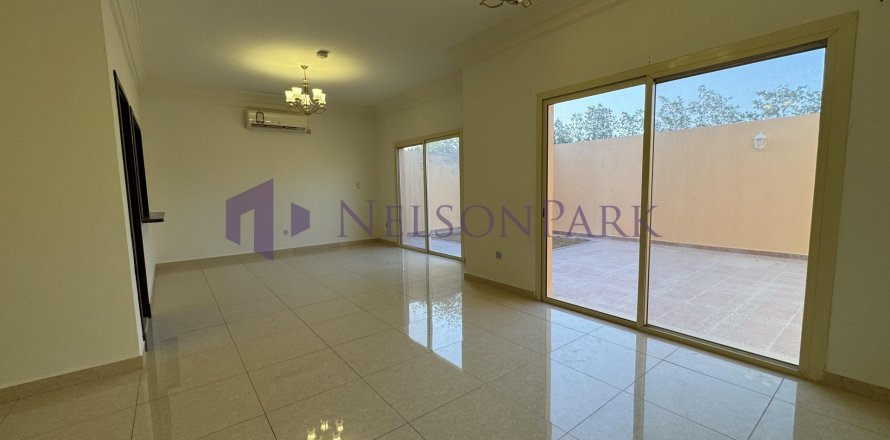 4 bedrooms Villa in Doha, Qatar No. 57976