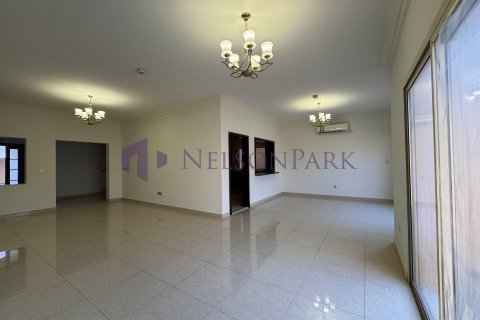 4 bedrooms Villa in Doha, Qatar No. 57976 2