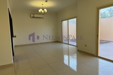 4 bedrooms Villa in Doha, Qatar No. 57976 3