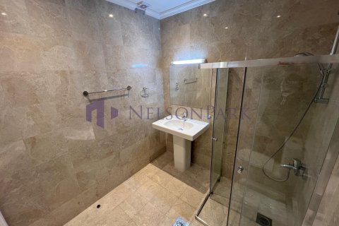 4 bedrooms Villa in Doha, Qatar No. 57973 13