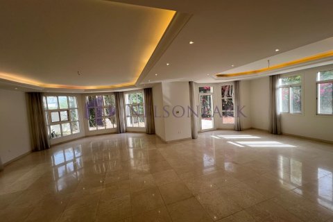 4 bedrooms Villa in Doha, Qatar No. 57973 4