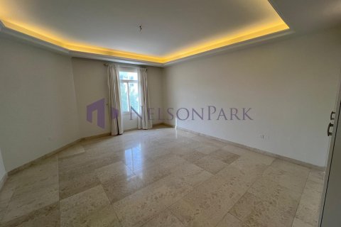 4 bedrooms Villa in Doha, Qatar No. 57973 12