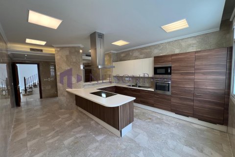 4 bedrooms Villa in Doha, Qatar No. 57973 8