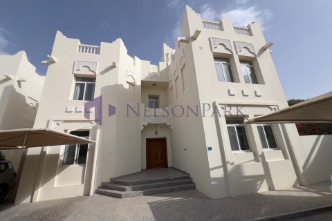 4 bedrooms Villa in Doha, Qatar No. 57973 1
