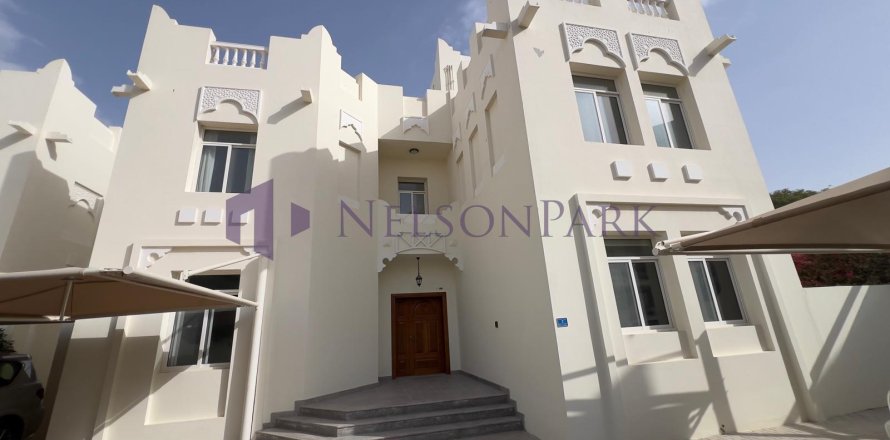 4 bedrooms Villa in Doha, Qatar No. 57973