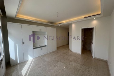 4 bedrooms Villa in Doha, Qatar No. 57973 9