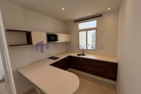 4 bedrooms Villa in Doha, Qatar No. 57973 10