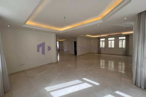 4 bedrooms Villa in Doha, Qatar No. 57973 6
