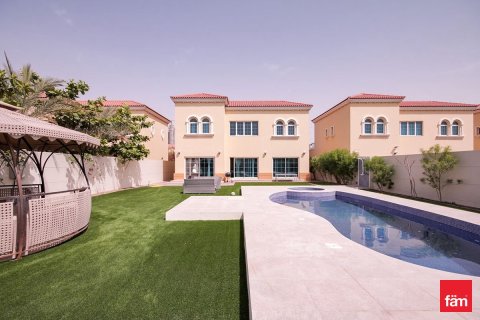 Villa de 4 chambres à Dubai, UAE No. 83023 1