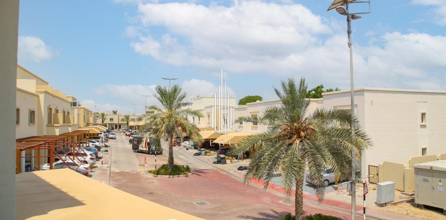 Townhouse de 3 dormitorios en Al Reef, UAE No. 29714