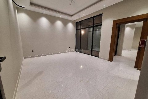 4 bedrooms Villa in Riyadh, Saudi Arabia No. 60264 3