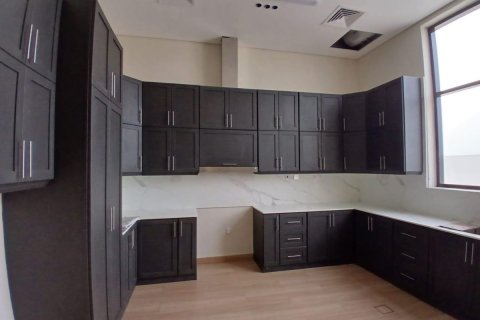 Commercial property de 5 dormitorios en Al Shamkha, UAE No. 79073 8