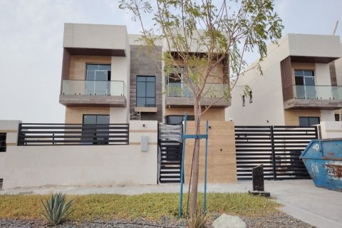 Commercial property de 6 dormitorios en Al Shamkha, UAE No. 79071 11