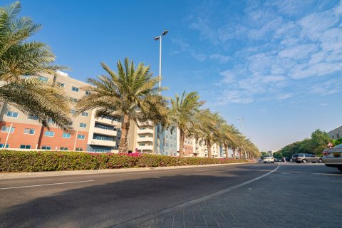 Apartment de 2 dormitorios en Al Reef, UAE No. 9994 9